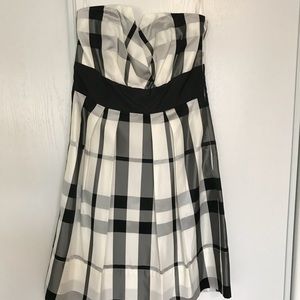 White/black cocktail dress